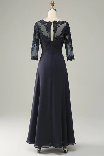 Asymmetrisk Navy Mother of Bride kjole med lange ermer